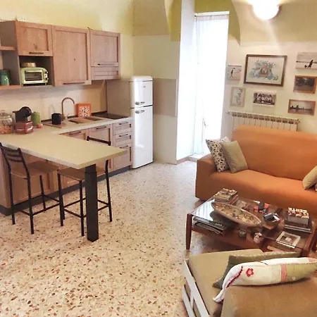 Intera Casa Tipica Ligure Con Splendida Vista Sulla Montagna * Poggio (Imperia)