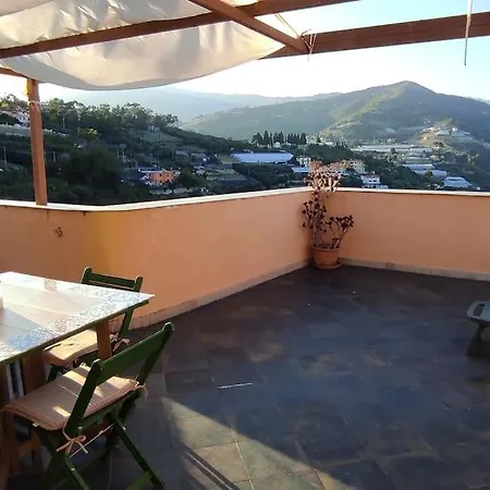 Casa Tipica Ligure Con Splendida Vista Sulla Montagna