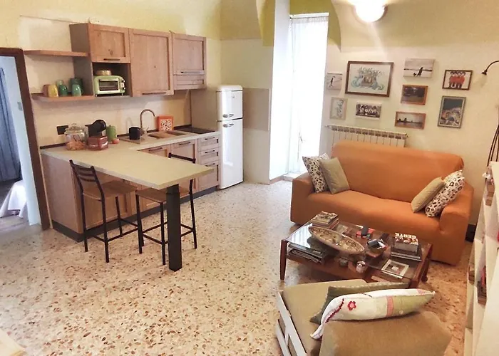 Intera Casa Tipica Ligure Con Splendida Vista Sulla Montagna * Poggio (Imperia)